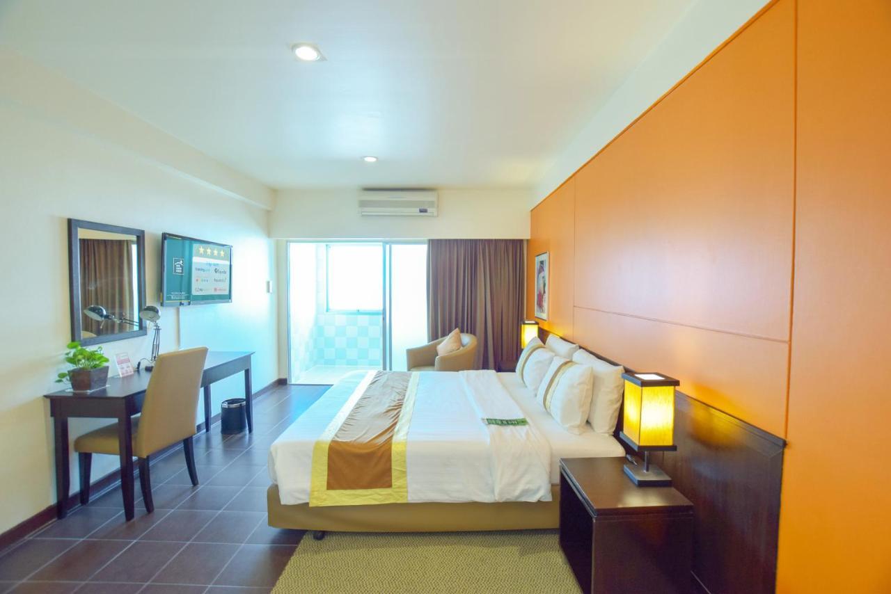 The Color Living Hotel Samut Prakan Exterior photo