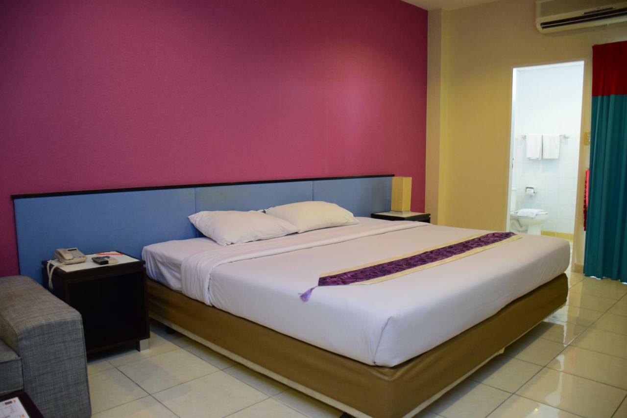The Color Living Hotel Samut Prakan Exterior photo
